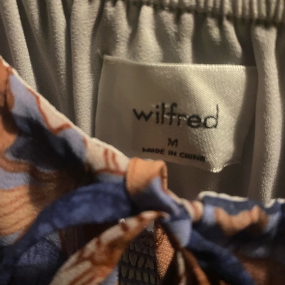 Floral Aritizia Wilfred dress with cute side slit size medium - Picture 3 of 4